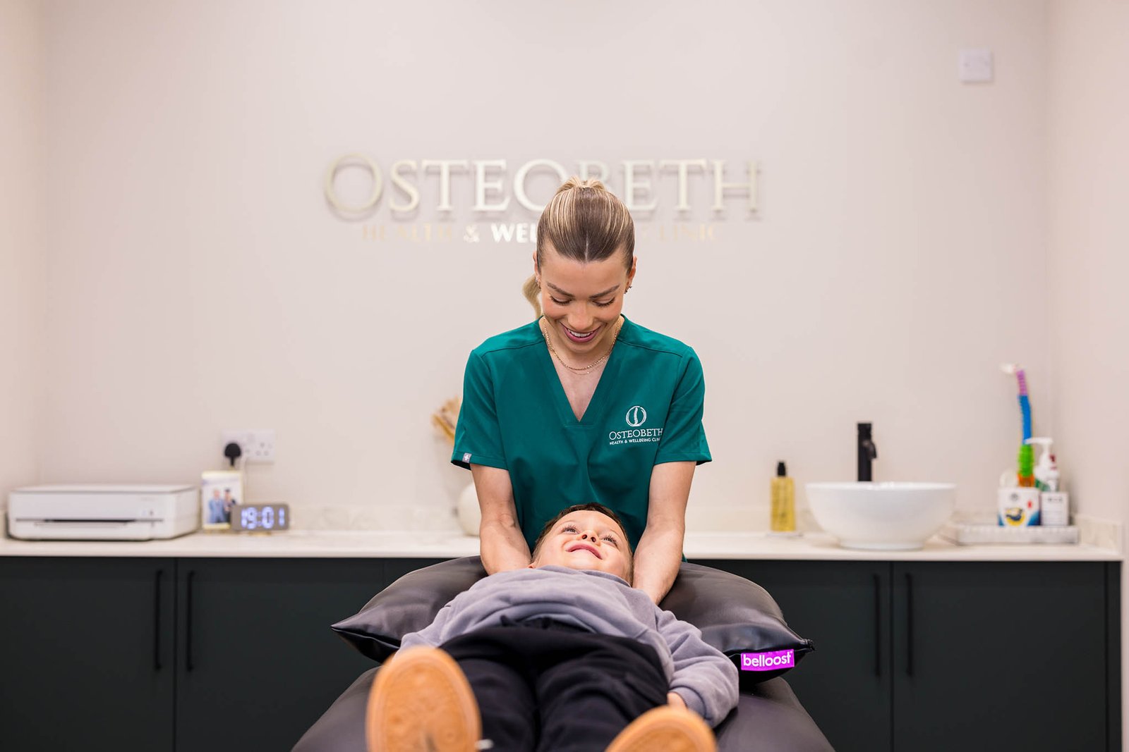 Osteopathic Treatment for neck and shoulder pain at osteobeth in Andover, Hants, UK